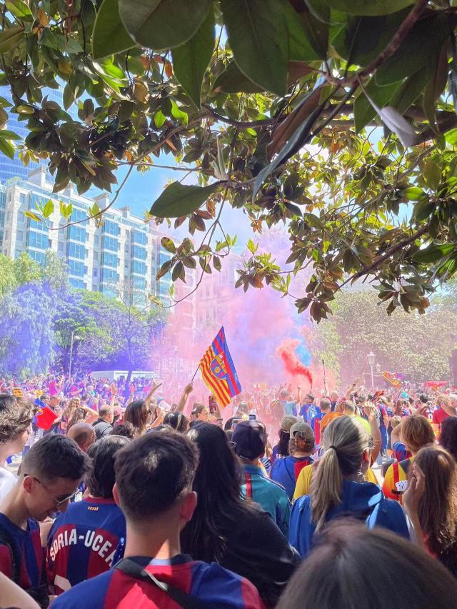 英雄联盟世界赛 赛程-【现场】圣马梅斯成红蓝海洋，巴萨女足开创全新时代