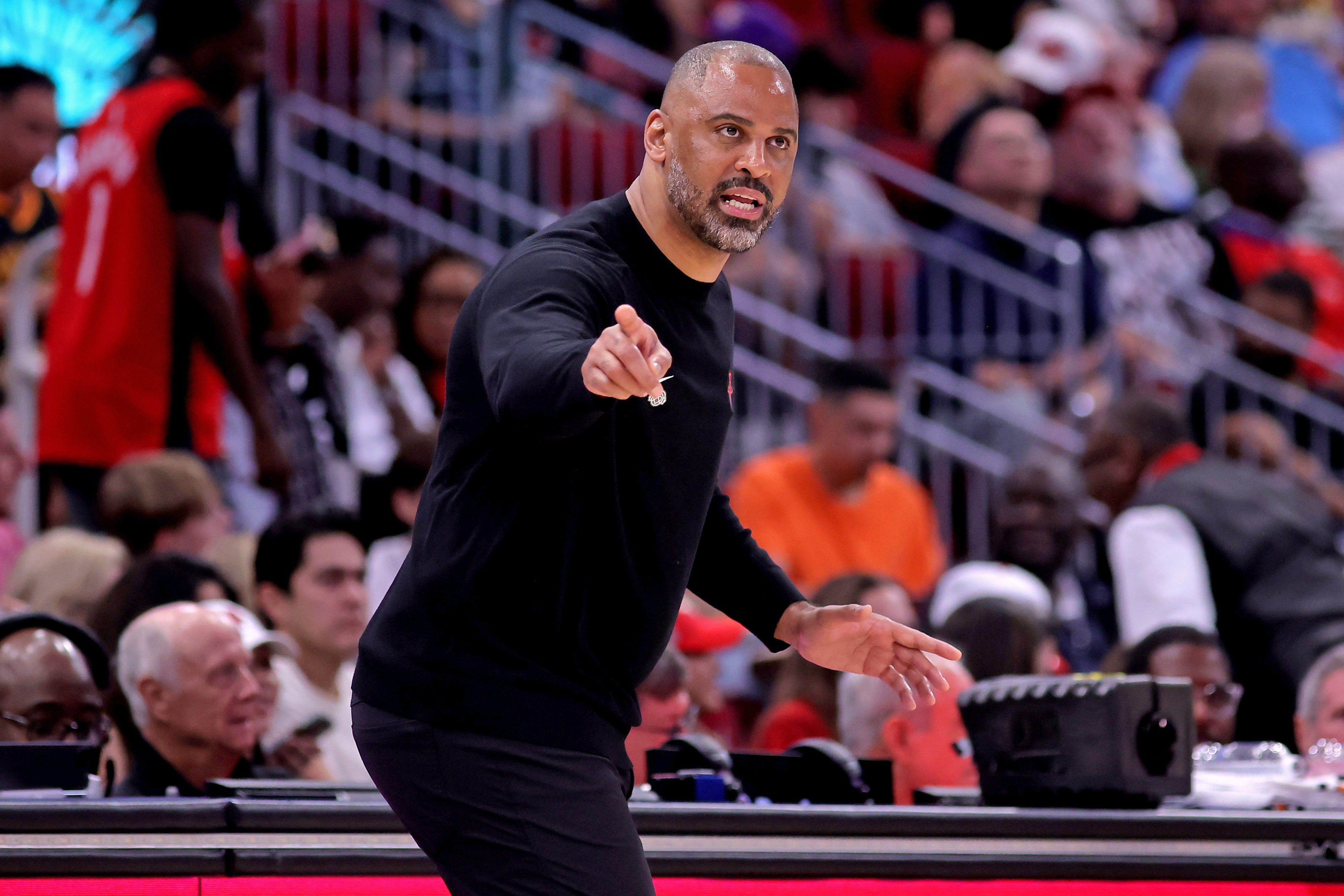 乌度卡透露新赛季首发待定,小贾巴里夏季训练成效显著